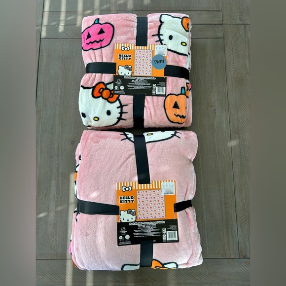 Hello Kitty Blanket Bundle